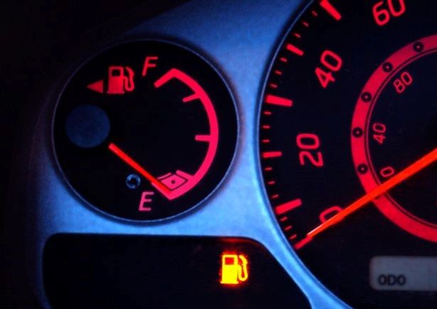 Cons of driving on empty Fuel gauge and empty light